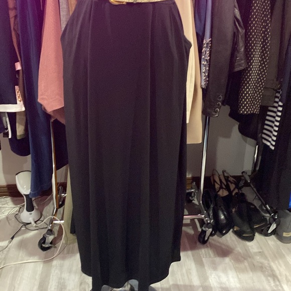 Kim & Co. - Black Maxi - Pockets Ptp 22 To 24”- no belt - Picture 4 of 6